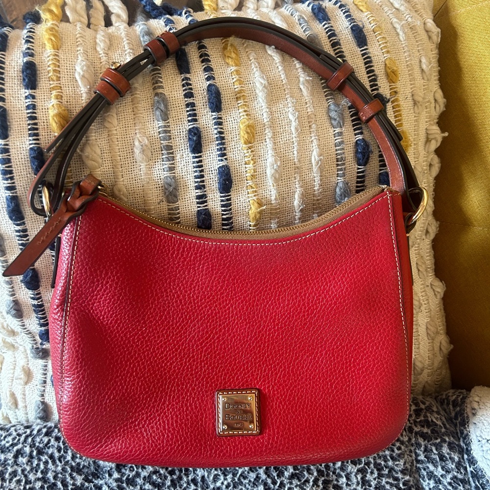 Small Pebble Grain Kiley Hobo Red